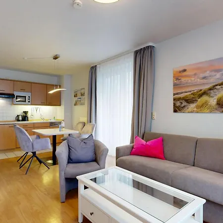 Appartementhaus Binzer Sterne 11 *